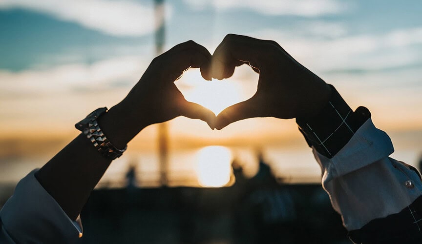 AVACOMM Mitarbeitende stehen für Verlässlichkeit beim Glasfaserausbau im Blauen Land – zukunftssichere Internetinfrastruktur direkt aus der Region