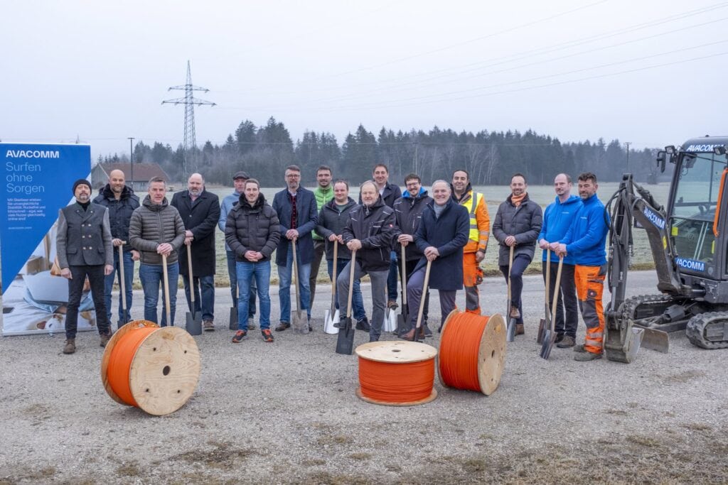 Spatenstich für Glasfaser-Ausbau im Achental – AVACOMM startet zukunftssicheres Highspeed-Internetprojekt in der Region